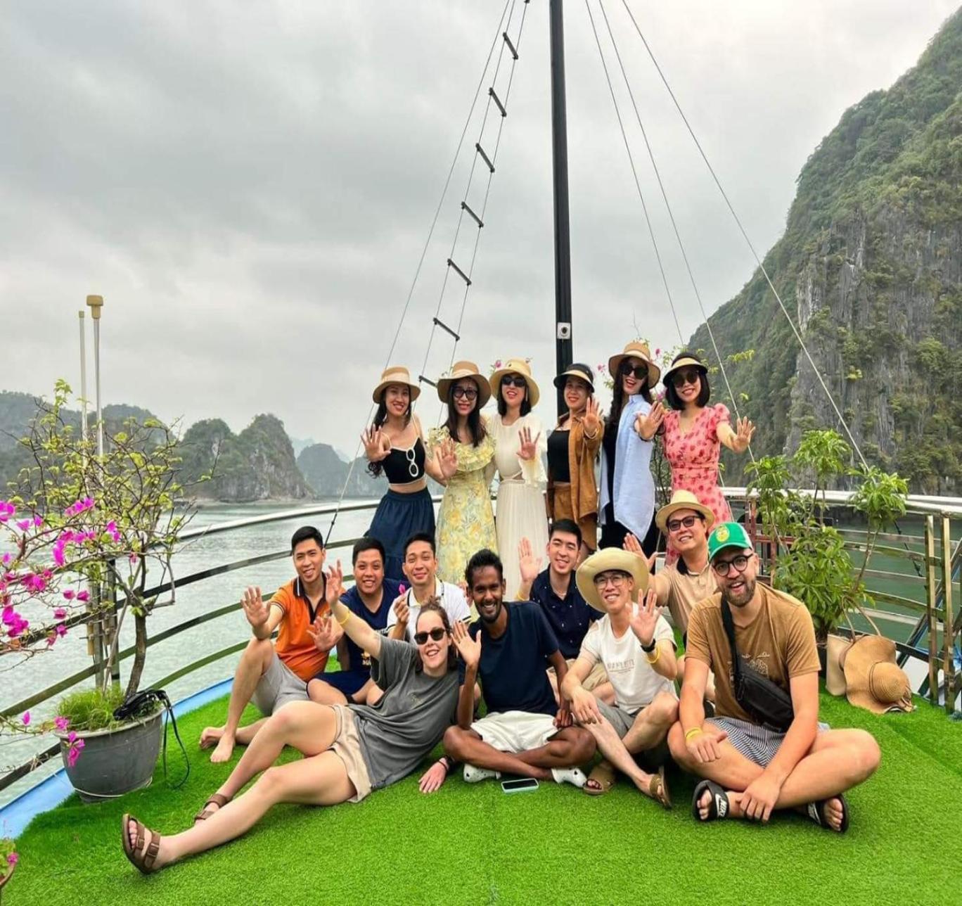 Tung Quang Hotel Dong Khe Sau Extérieur photo