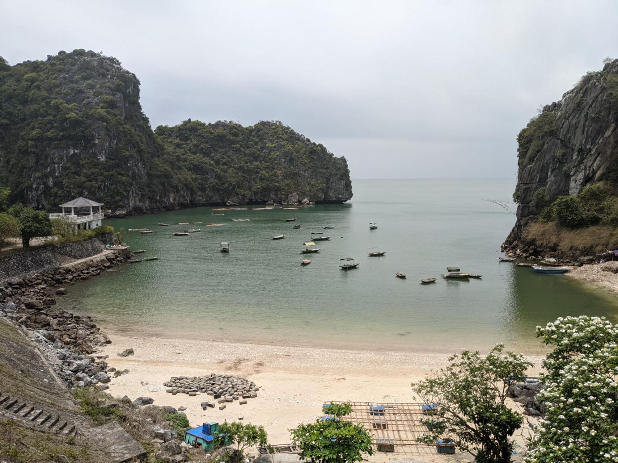 Tung Quang Hotel Dong Khe Sau Extérieur photo