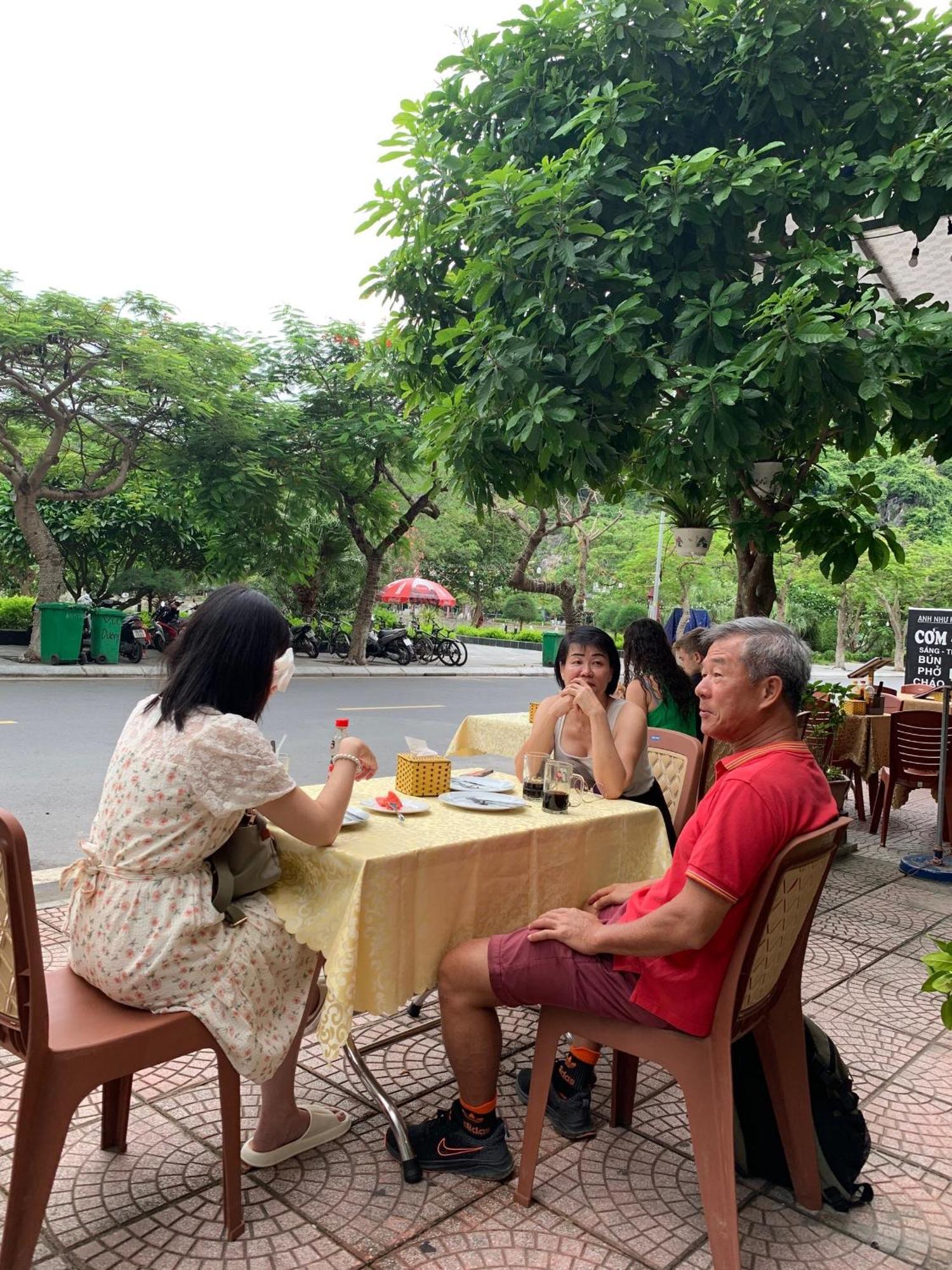 Tung Quang Hotel Dong Khe Sau Extérieur photo