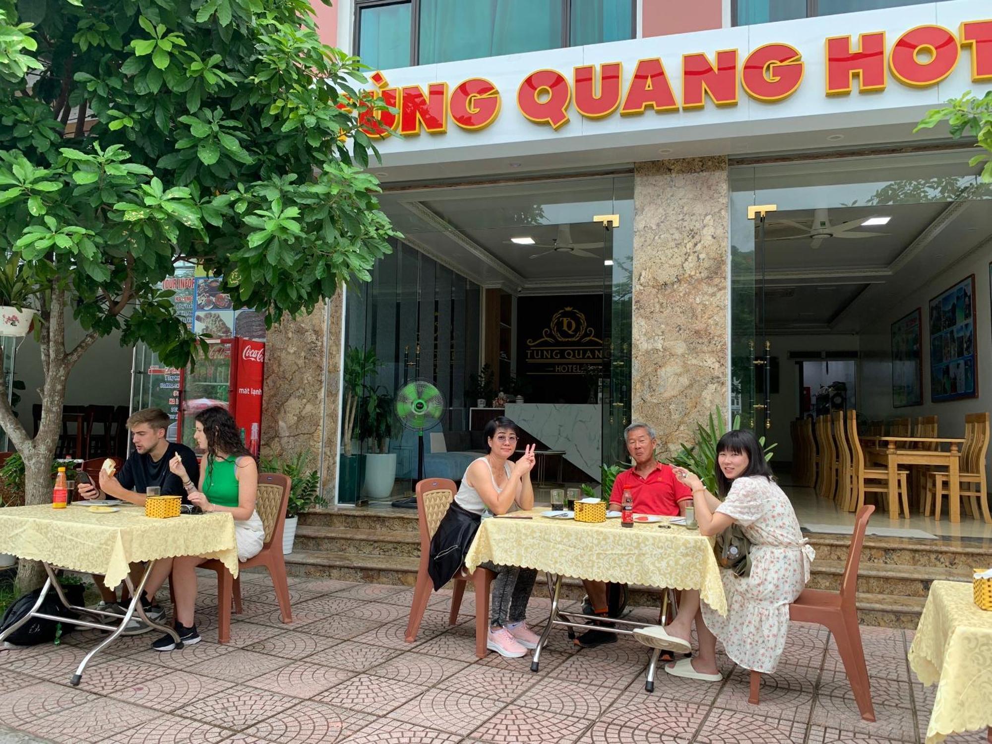 Tung Quang Hotel Dong Khe Sau Extérieur photo