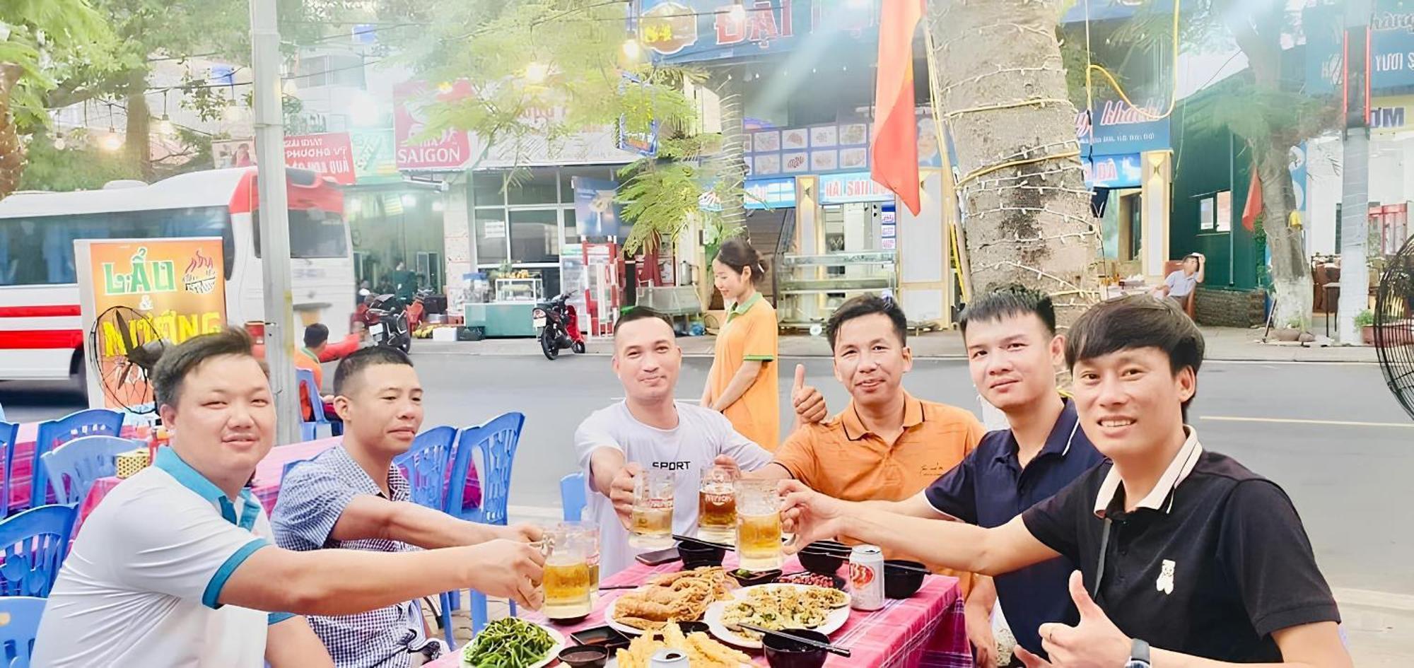 Tung Quang Hotel Dong Khe Sau Extérieur photo