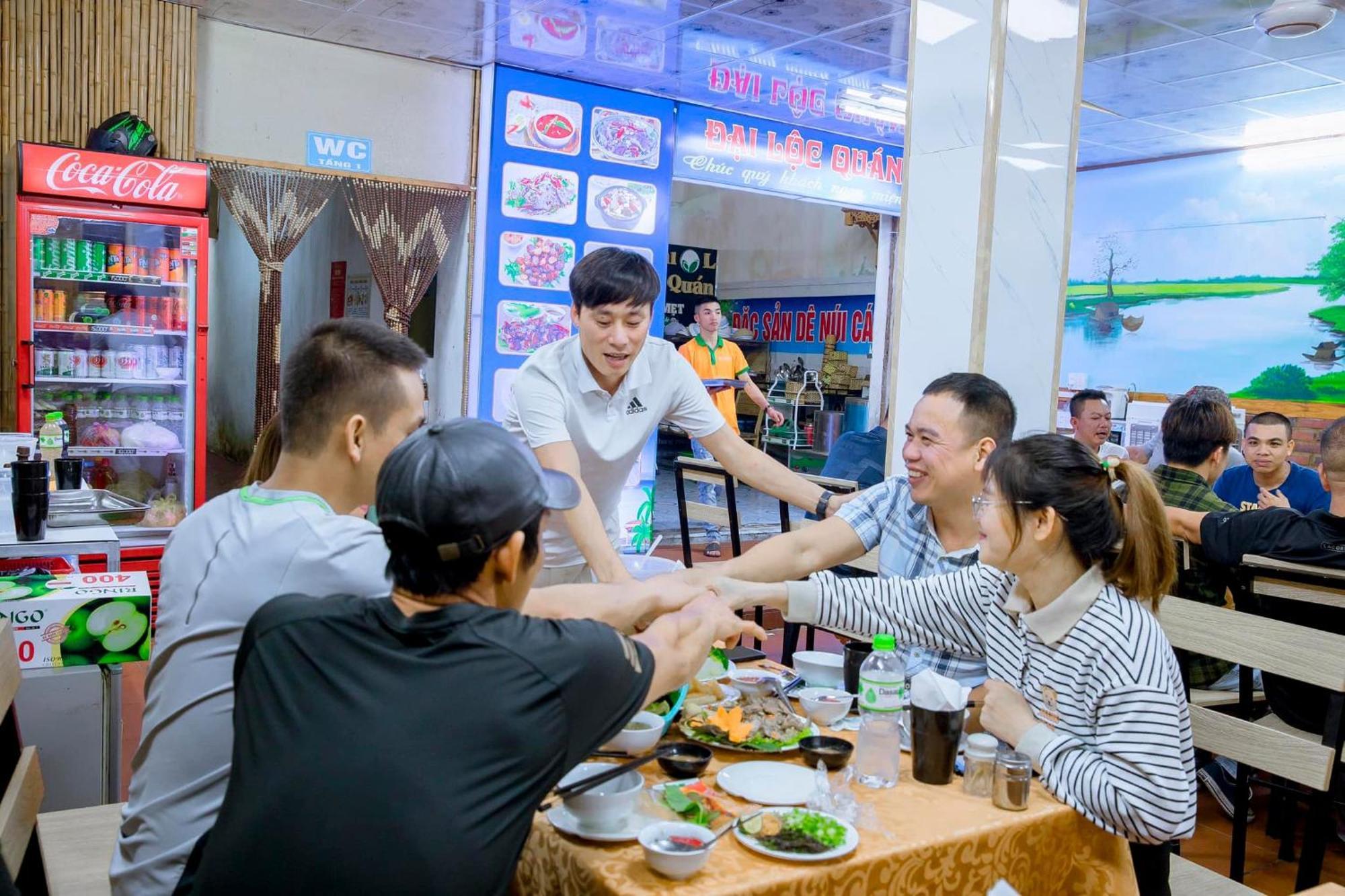 Tung Quang Hotel Dong Khe Sau Extérieur photo
