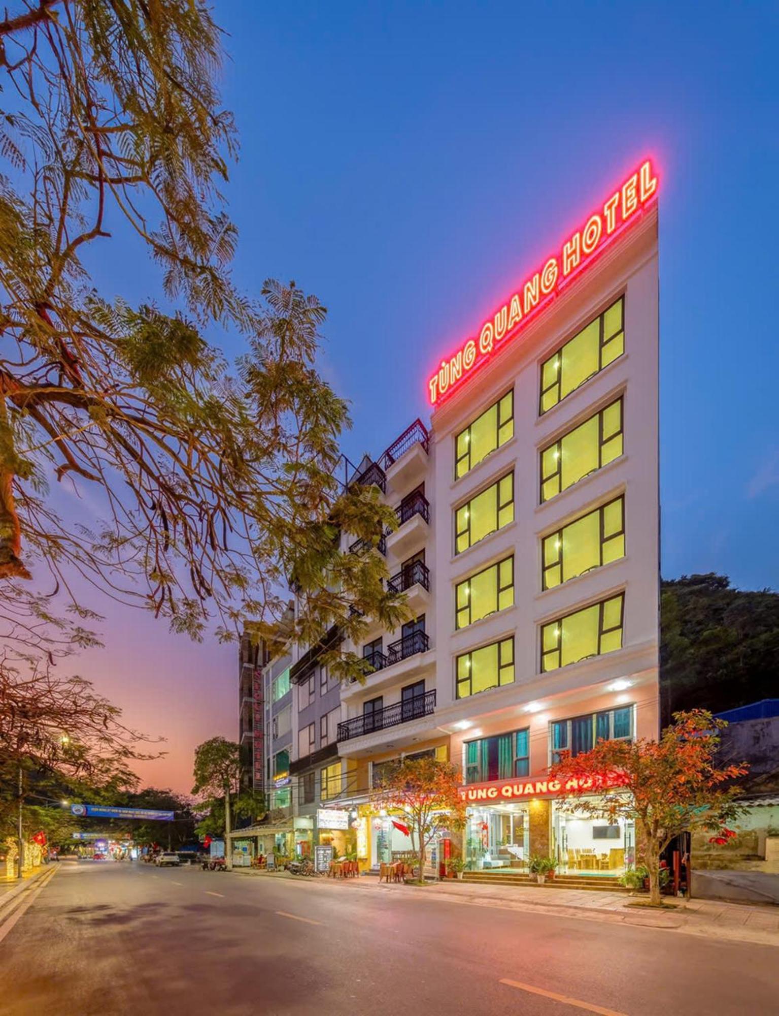 Tung Quang Hotel Dong Khe Sau Extérieur photo